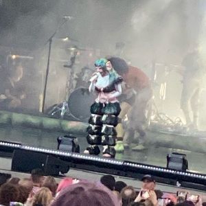 Meet your Posher, Abril